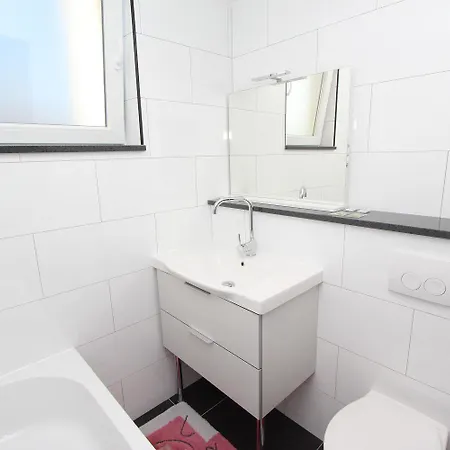Mediterranes Nur 10 Gehminuten Zum Mit Grossem Garten Apartmán Rovinj
